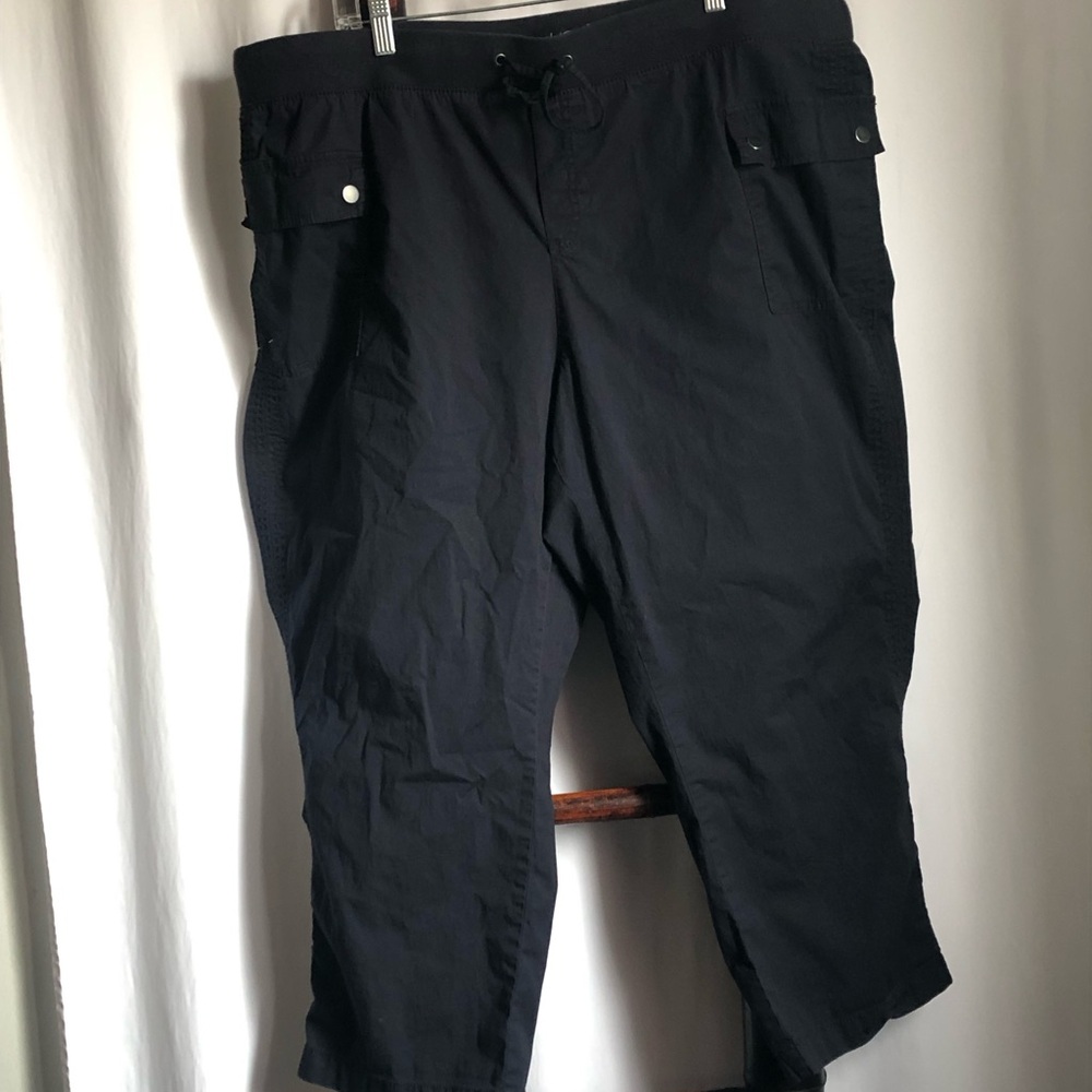 Lord & Taylor PLUS SIZE Black Capri Pants Relaxed Fit